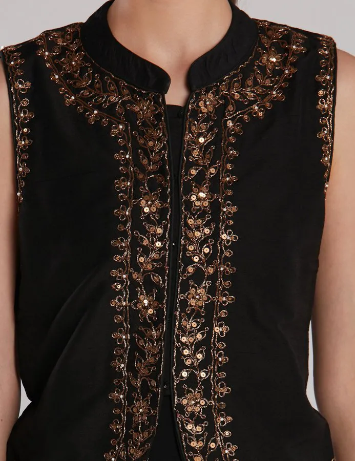 embroidered sleeveless jacket